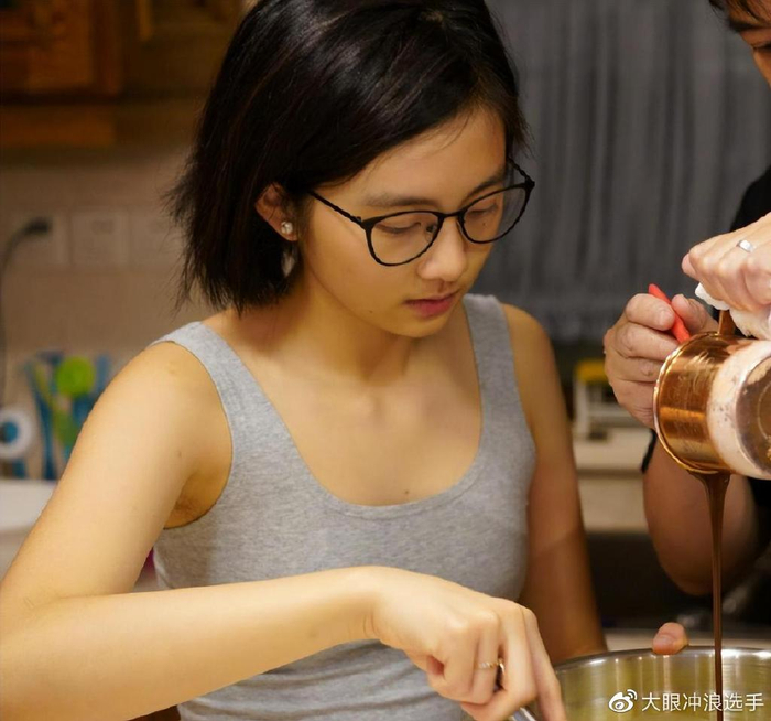 黄多多近照风韵十足,身材性感惹争议|黄多多|近照|身材_新浪新闻