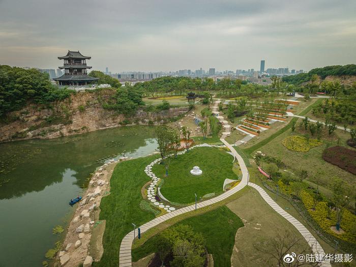 江阴蟠龙山公园公交车图片