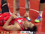 郭艾伦被担架抬出场，或是CBA生涯最后一战，球迷：不希望就此退役