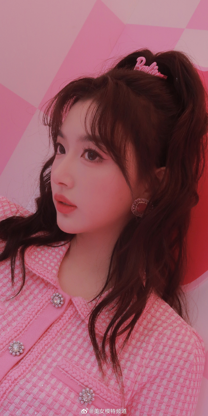 孔雪儿粉色芭比少女写真