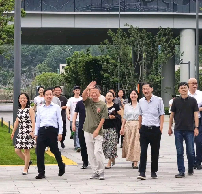 老马识途张勇远征阿里云