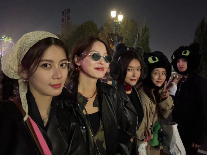 赵昭仪晒花少小分队合照~妹妹可可爱爱