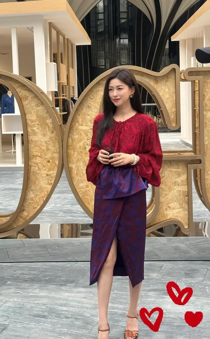 西安这一夜，景甜旗袍造型好美，宋祖儿生图纤瘦，45岁董洁显年轻_财经头条