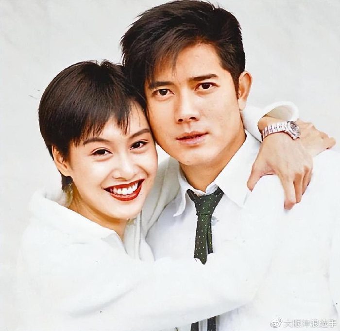 这件事能得到准确答案要归功于刘镇伟.1994年有网友发出一张照片.