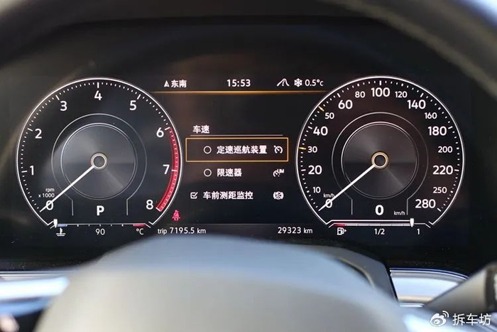 仪表盘界面当中的标准模式,是下图所示的这种传统风格——转速表与