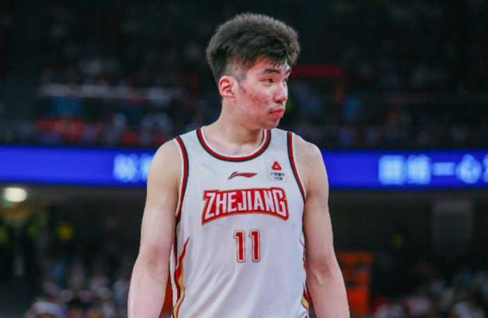 生死战仅余嘉豪可昂首离开:21岁成浙江季后赛第一大腿 名嘴二连夸