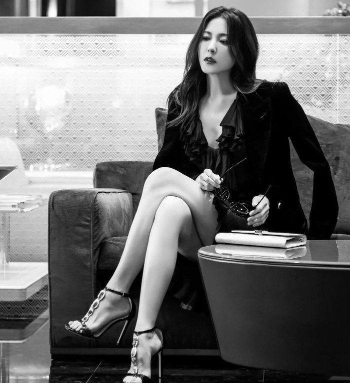 米兰秀场娜扎的腿曾黎的腰臀比刘诗诗的抬头杀惊艳到我了