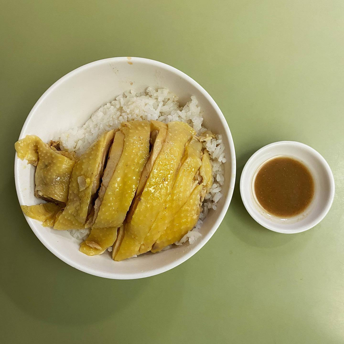 这家茶餐厅的招牌菜:盐焗鸡饭 店名:津津茶餐廳