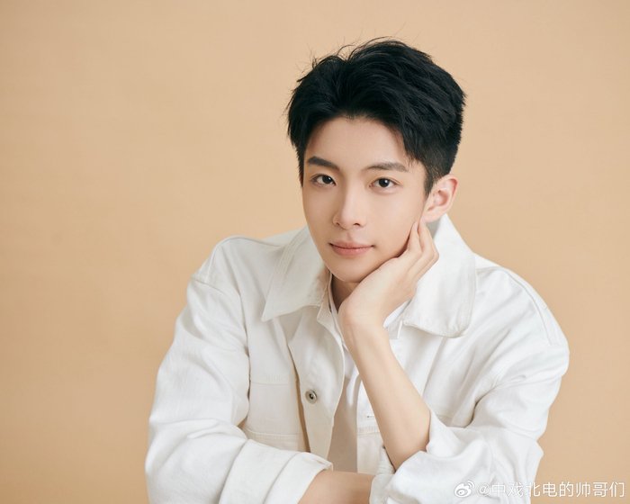 赵帅帅2024年播音与主持艺术专业艺考生人生的路靠自己一步步走去