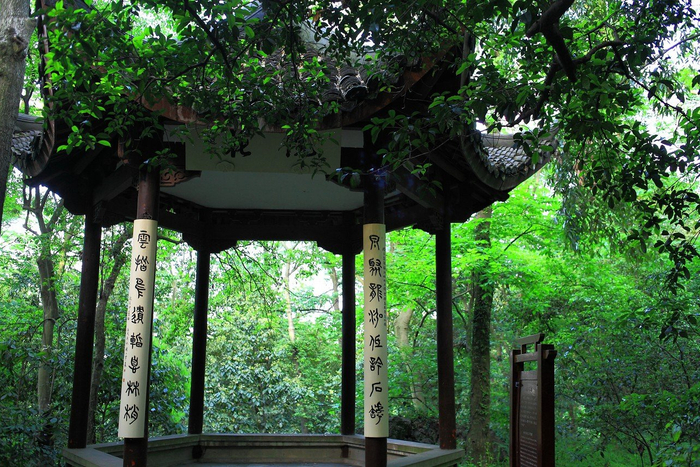 杭州的万松书院小阁幽窗是处都香了