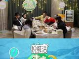 陈哲远泰国偶遇粉丝，获赠飞饼共进泰餐