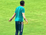 国足重庆热身三连败之后，邵佳一的执教能力，成为全网讨论的焦点