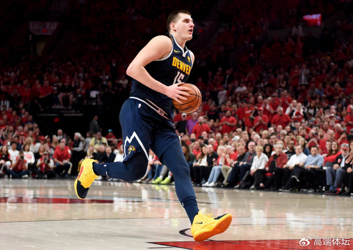 约基奇自爆每天喝5瓶可乐|约基奇|小球|总冠军_新浪新闻