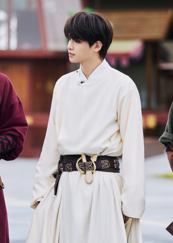 黄明昊极限挑战造型剧照特别帅气的小贾