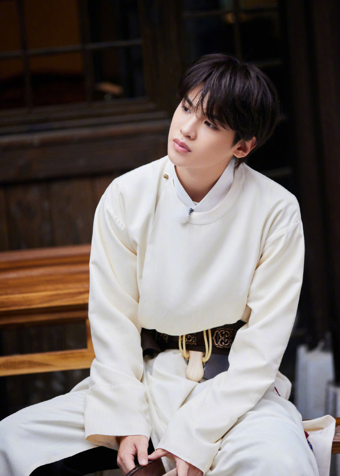 黄明昊极限挑战造型剧照特别帅气的小贾