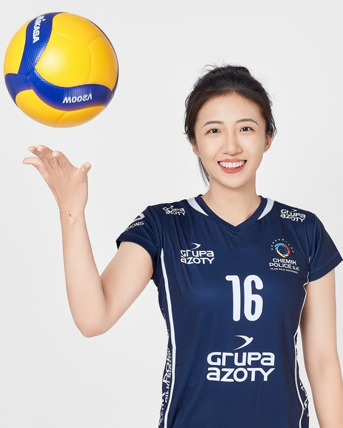 中国女排二传丁霞首次留洋,飞往波兰"干活去了"~|丁霞|二传|波兰_新浪