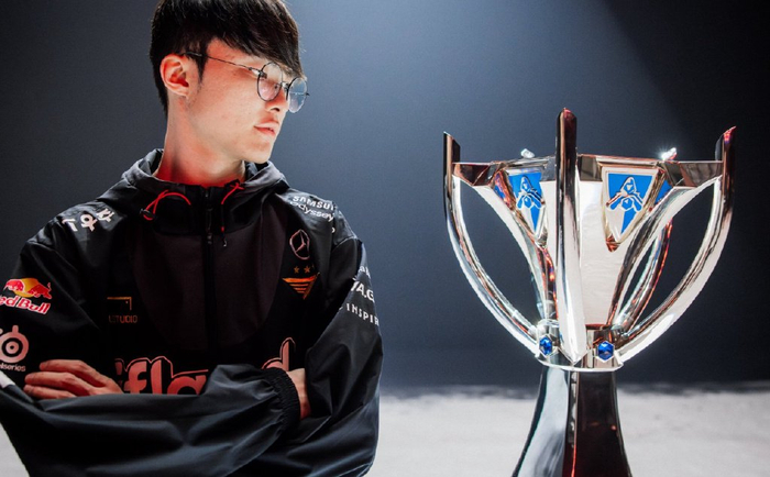 T1选手公布冠军皮肤!Faker教导后辈要稳住心态__财经头条__新浪财经