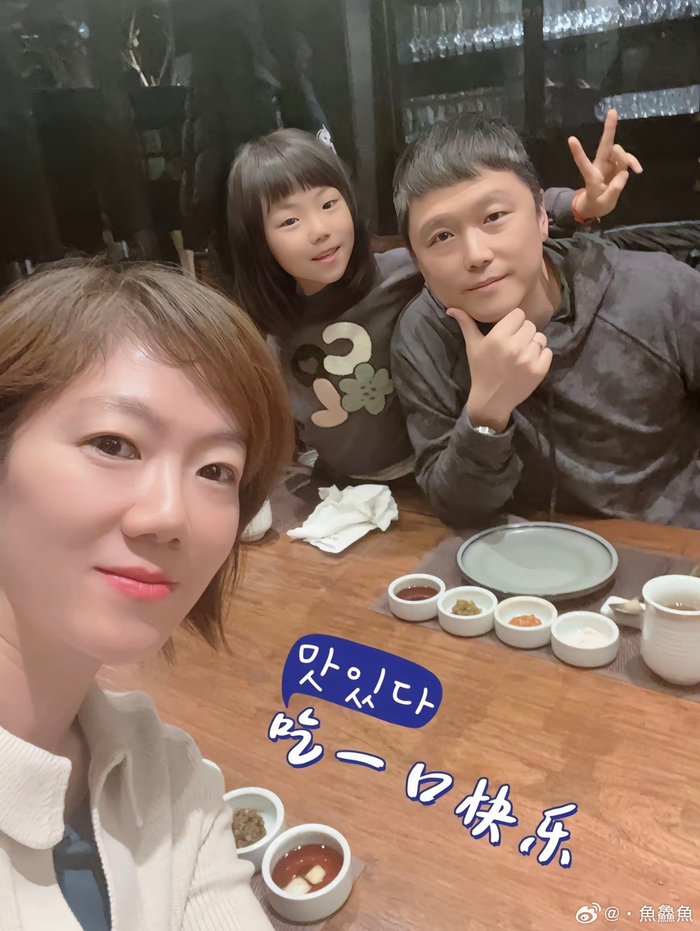 翻了下志强他老婆牛剑锋的dy,人21年头发还乌漆嘛黑的