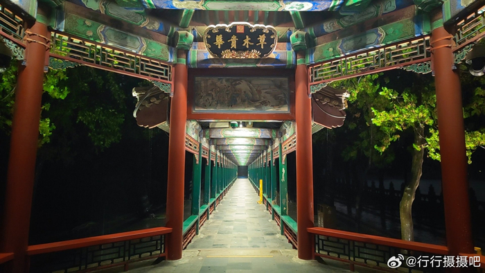 北京颐和园长廊夜雨 摄影