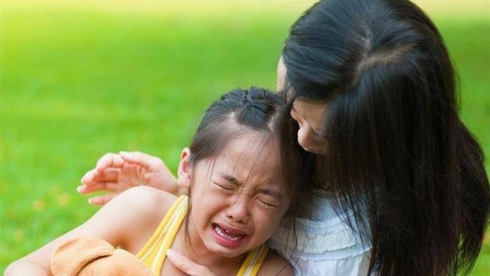 孩子脾气坏，一言不合就打滚，别让“惯”成为绊脚石