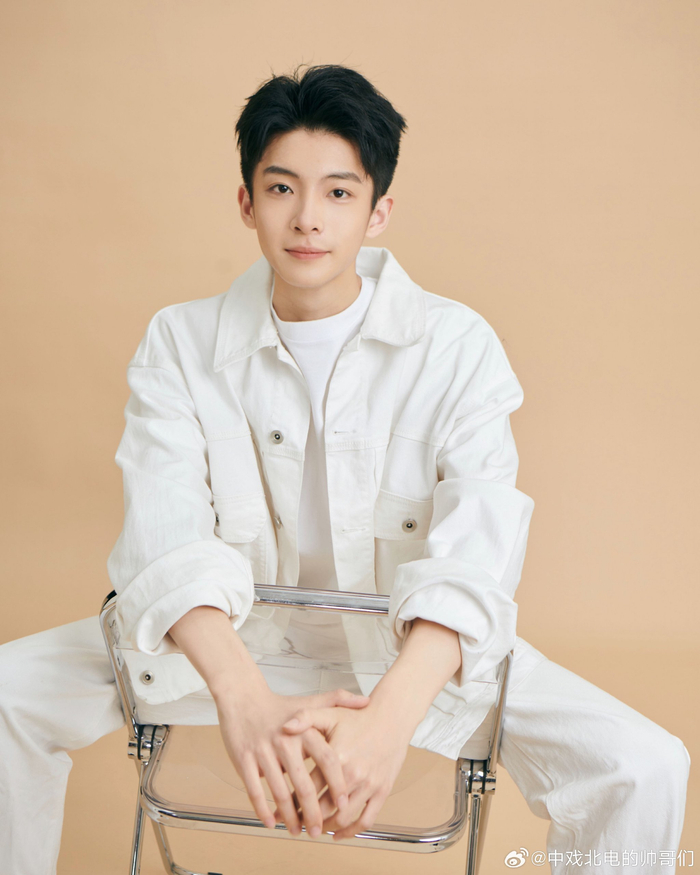 赵帅帅2024年播音与主持艺术专业艺考生人生的路靠自己一步步走去