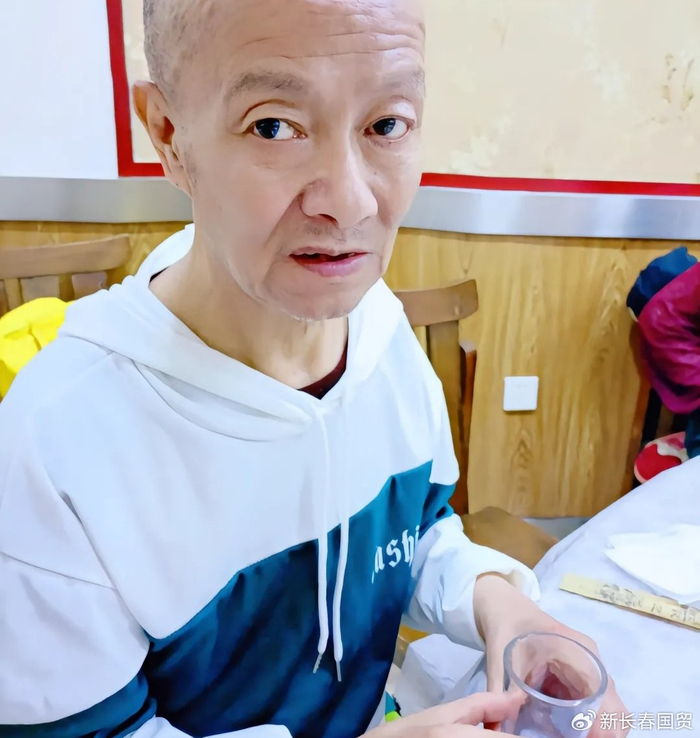 赵本山和翟波早年相识,2001年翟波参加了首届本山杯二人转大赛,2002年