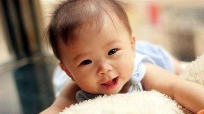 婴儿3个月运动发育里程碑