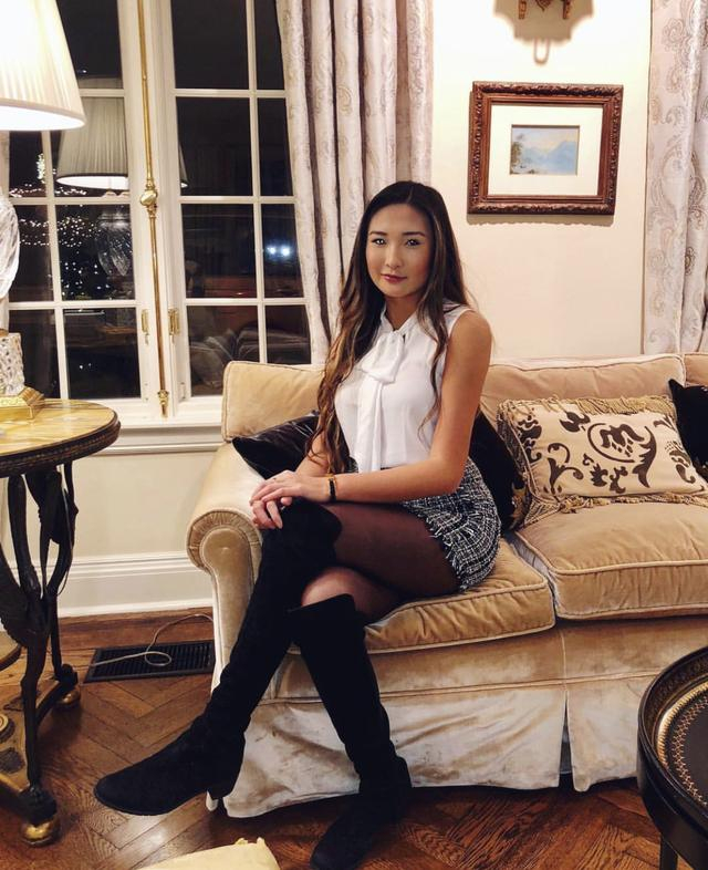 叶玉卿20岁女儿胡芷欣见证弟弟交女友晒姐弟合照，18岁弟弟像父亲