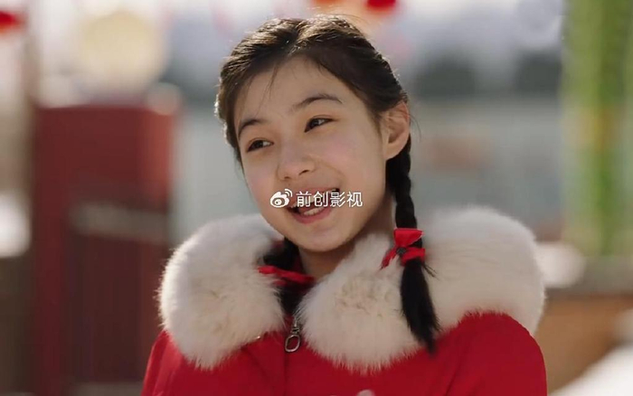 赵兰妮从小就是个美人胚子,长大后亭亭玉立,五官精致,有一种独特的
