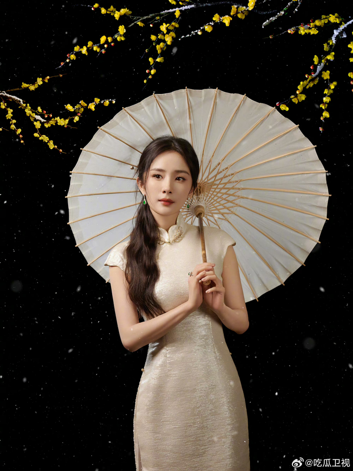 旗袍杨幂非遗雨伞格调拉满果然华流才是最牛的
