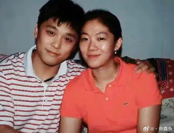 翻了下志强他老婆牛剑锋的dy,人21年头发还乌漆嘛黑的