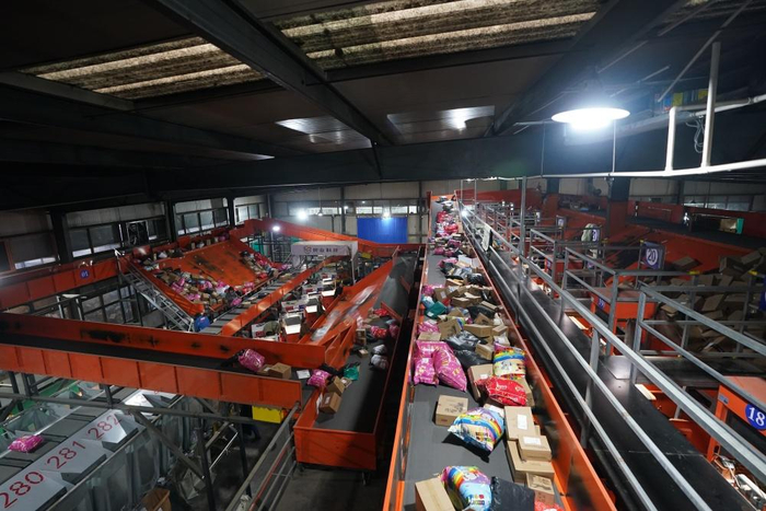 保定白沟新城前三季度快递业务量达186亿件