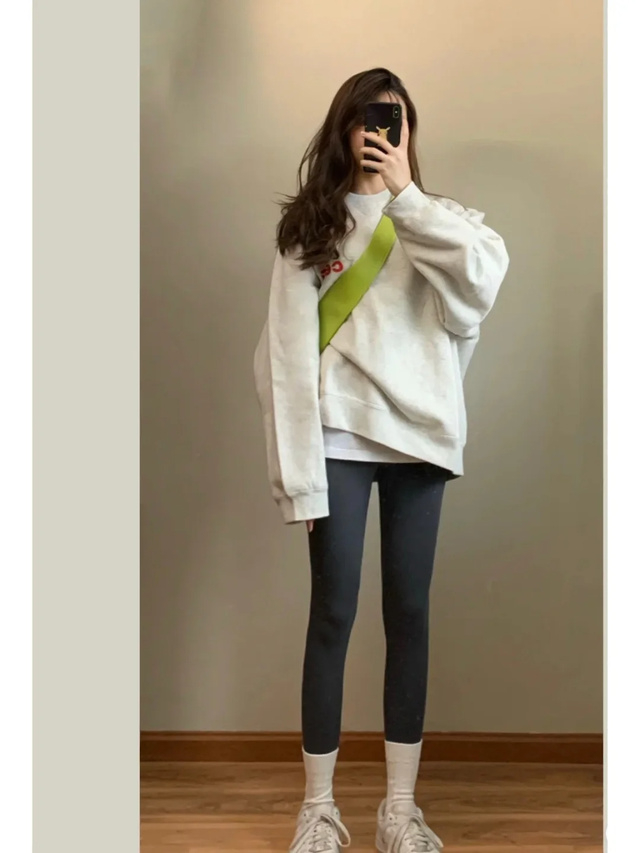 春季鲨鱼裤穿出门不想显尴尬怎么搭配上衣既高级又洋气