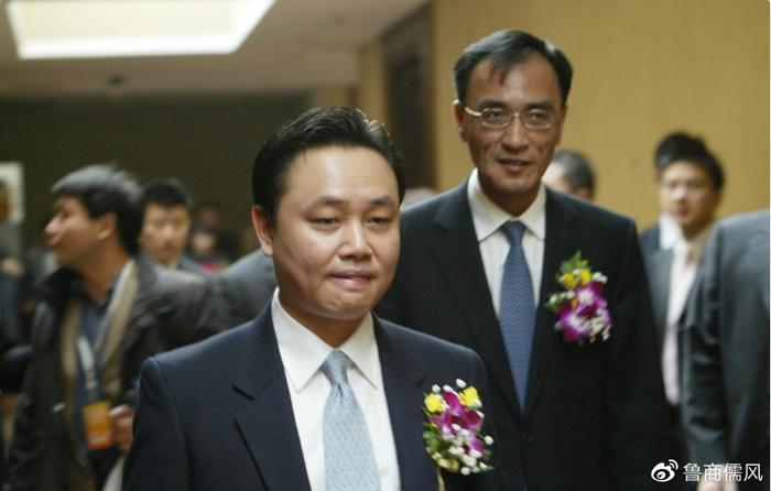 补仓36亿后退隐4年，他却在63岁时帮劲敌“灭火”，现如今好不好了(图5)