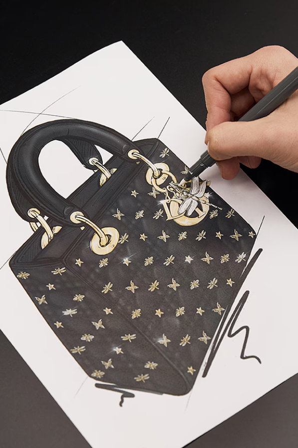 一起欣赏与众不同的迪奥戴妃包!