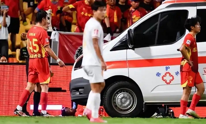 恶名远扬！日本球迷评重庆铜梁龙：缺少基本教养，这根本不是踢球