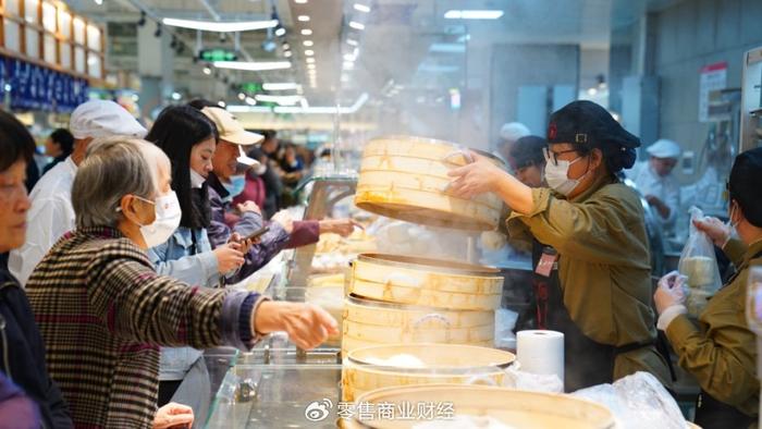 不是第一次做線下餐飲了,比如已經消失的高端連鎖餐飲——