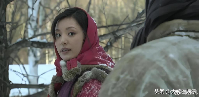 第一,红头巾(赵苏婷饰演)