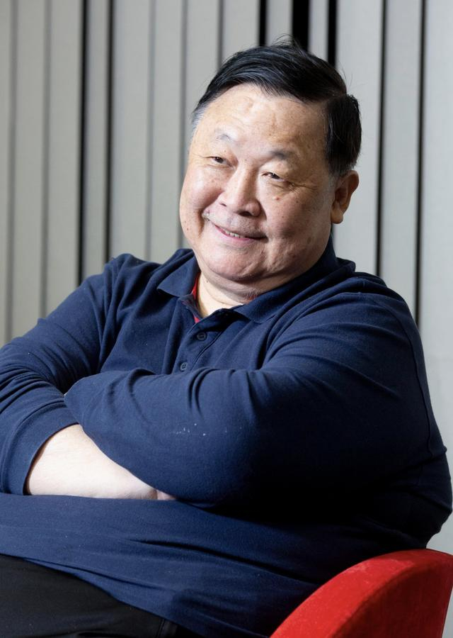 72岁秦煌公开妻子离世三年,与子女关系疏离欠沟通,常年独居内地