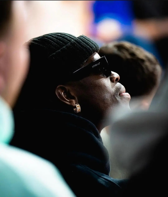 丹尼斯施罗德更新ins晒出一组自己的近照与球迷分享