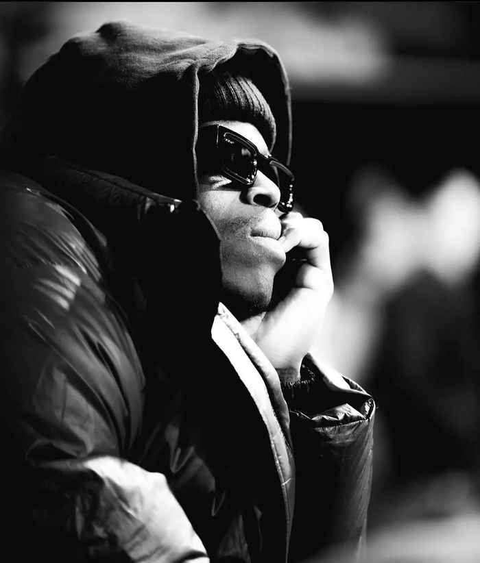 丹尼斯施罗德更新ins晒出一组自己的近照与球迷分享