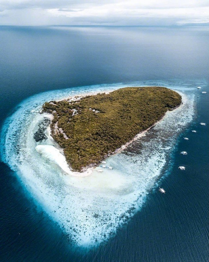 菲律宾苏米龙蓝水岛 .__财经头条