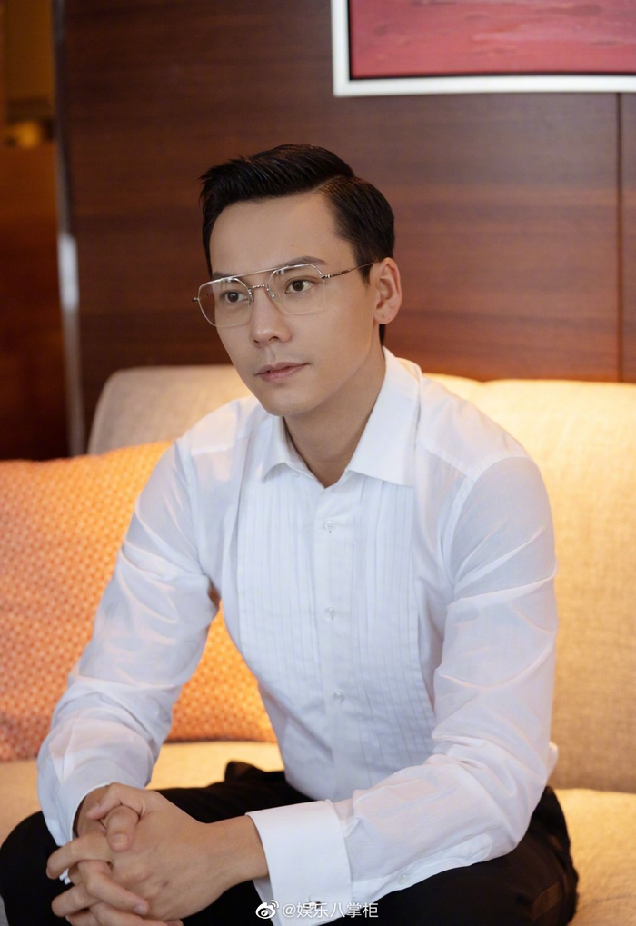 戴眼镜的陈伟霆又是另一种帅气