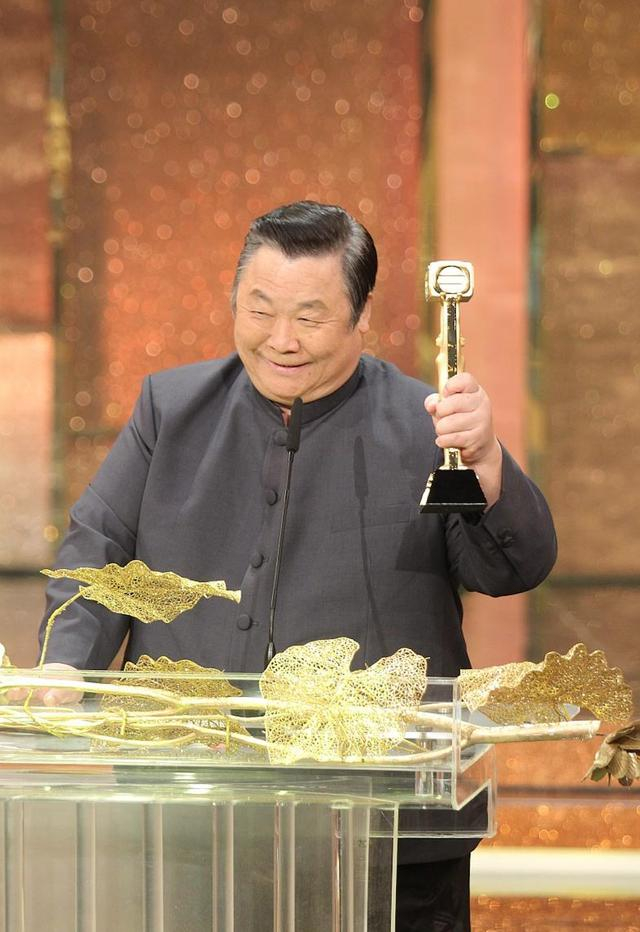 72岁秦煌公开妻子离世三年,与子女关系疏离欠沟通,常年独居内地