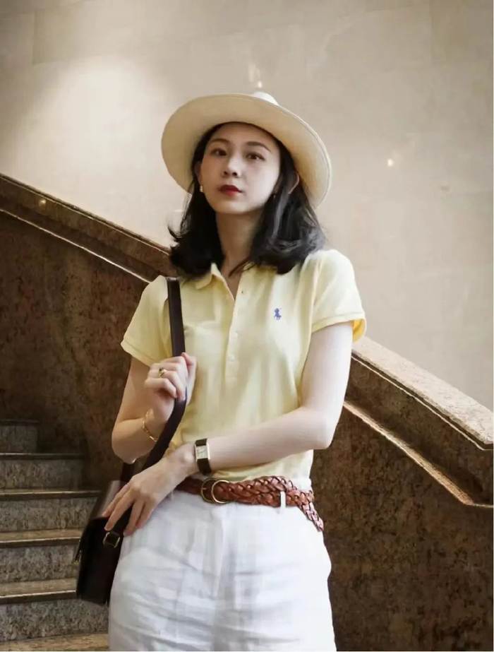 40岁的女人穿polo衫更显"贵",配裙子,裤子都好看,回头率超高