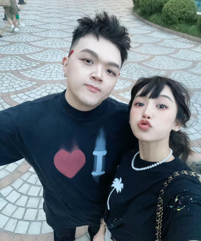 艾福杰尼女朋友发了两人合照配一脸这小子不仅有才还有眼光