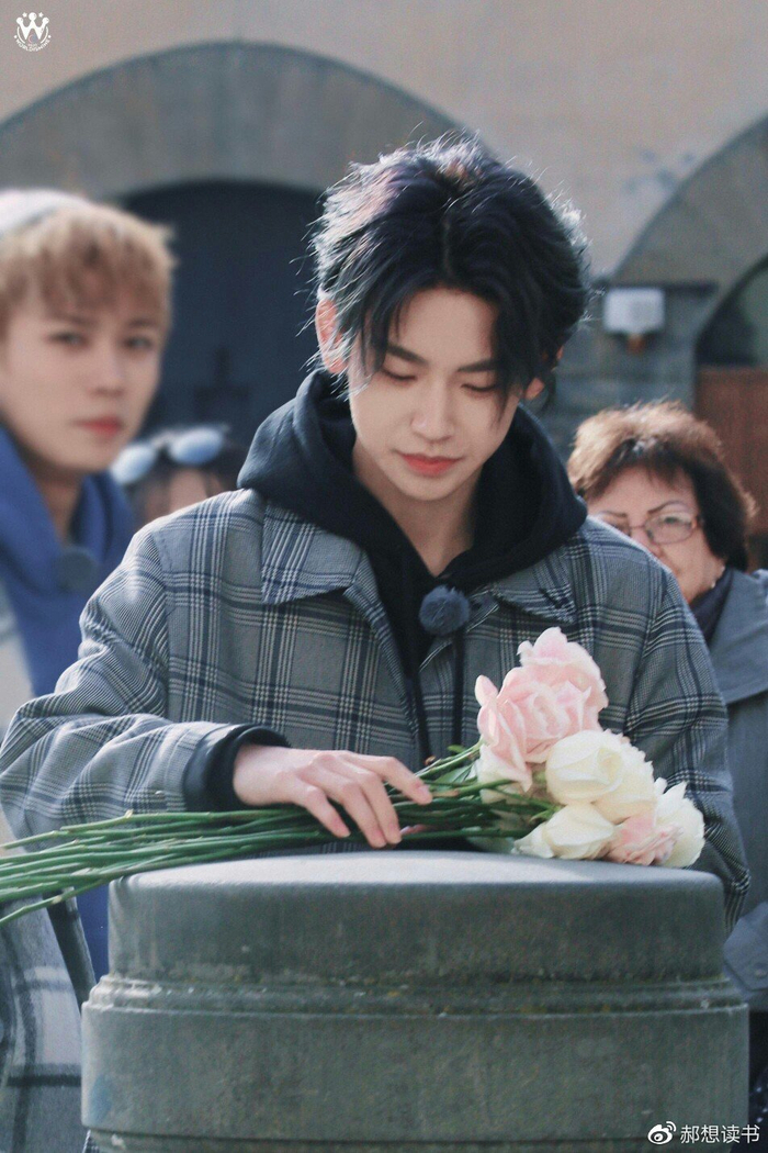 王琳凯为扔烟头道歉,性情人是真情商低也是真,这样的艺人难长久