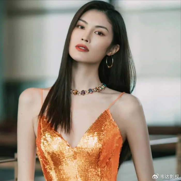 18年前,她靠着给李咏砸金蛋为生,如今摇身一变成了国际超模|央视|何穗