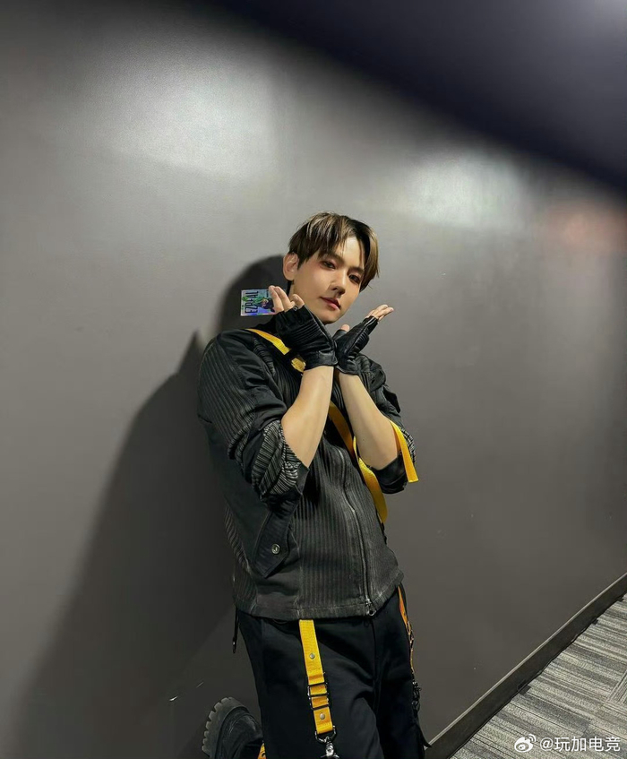 边伯贤ins更新伊泽瑞尔