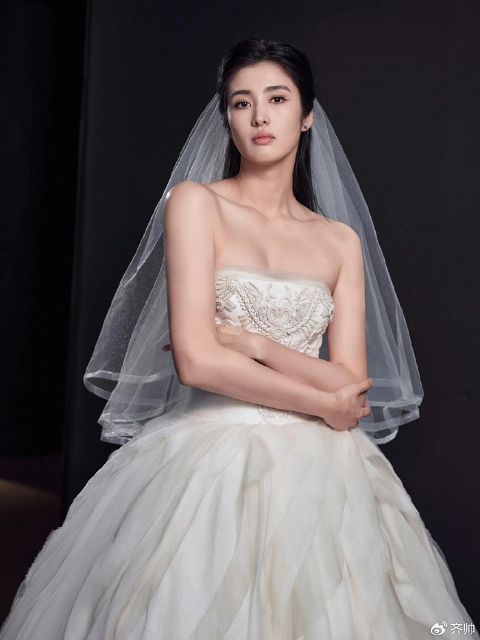 中国女足前美女国门赵丽娜晒第2组婚纱照1米88女神绝对高颜值